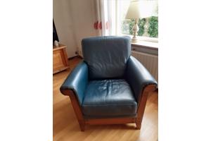 Tweezitsbank en fauteuil van leer