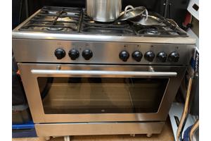 5 pits gasfornuis en pannenset