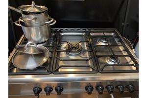 5 pits gasfornuis en pannenset