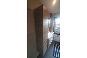 Badkamerkast, wastafel en spieglekastje