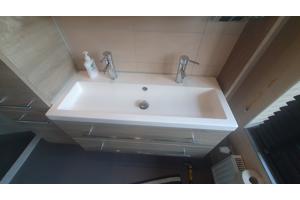 Badkamerkast, wastafel en spieglekastje