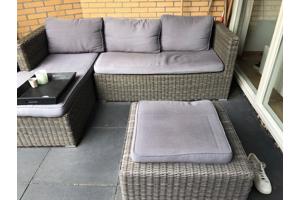 Tuinset  2x bankje plus hocker,