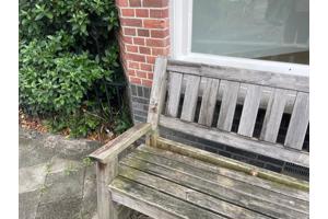 Twee tuinbanken