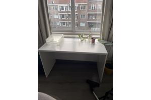 Handig wit bureau
