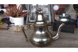 Handgeslagen vintage Afrikaanse theepot W