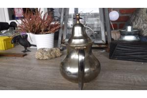 Handgeslagen vintage Afrikaanse theepot W