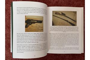 Boek over Titan / John Bowkett