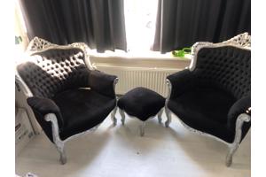 2 stoelen met voetenbankje