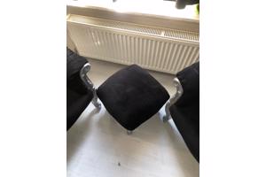 2 stoelen met voetenbankje