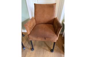 Drie leren eetkamerstoelen