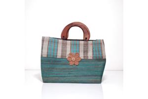 handtas met houten handvatten