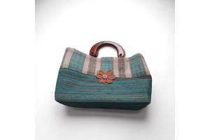handtas met houten handvatten