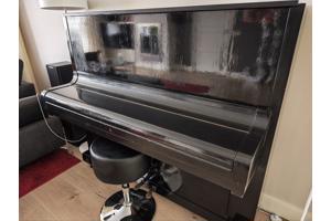 Zwart gelakte piano