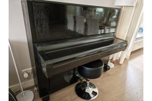 Zwart gelakte piano