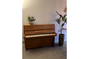 Piano uit de jaren 80