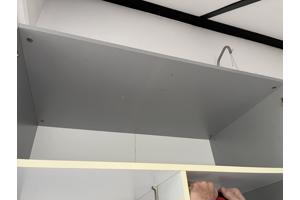 tweedeurs hang-/legkast met matglazen deuren . gedemonteerd. 220x100x60