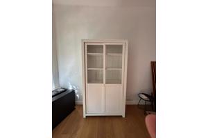 3 stevige witte houten kasten