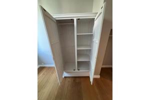 3 stevige witte houten kasten