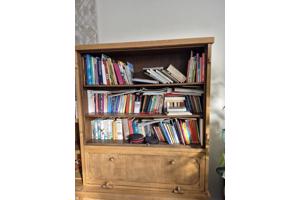 groot wandmeubel met veel bergruimte