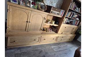 groot wandmeubel met veel bergruimte