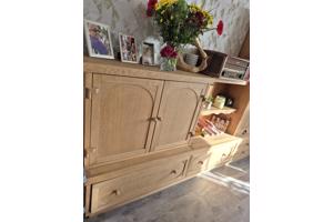 groot wandmeubel met veel bergruimte