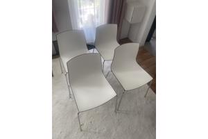 Vier design eetkamerstoelen zwart-wit
