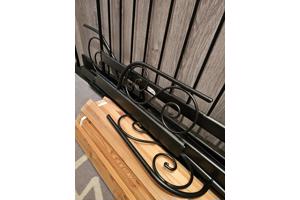 Eenpersoonsbed zwart