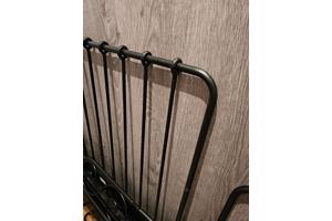 Eenpersoonsbed zwart