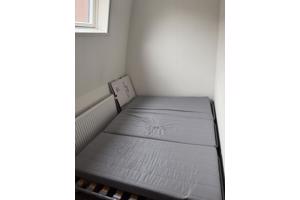 Slaapbank met wasbare hoes, gaat weg in verband met verhuizing