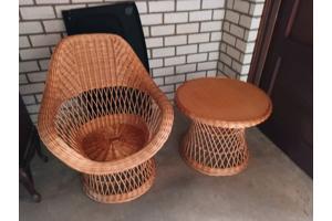 Rotan stoelen + tafeltje