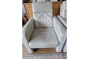 2 licht leder fauteuils