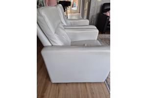 2 licht leder fauteuils