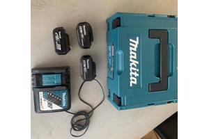 2x makita accu 5ah. 1x makita accu 4ah. 1x makita acculader.