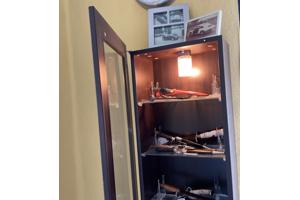 Z.g.a.n. (hang-)vitrinekast te koop