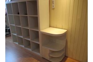 Boekenkast Wit met klein Kastje.