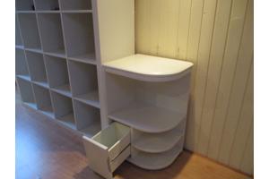 Boekenkast Wit met klein Kastje.