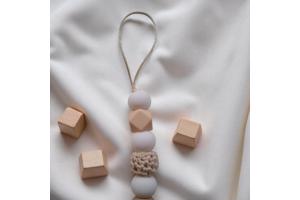 Speenkoord wit beige met wit bloemetje