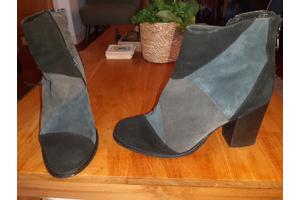 Suede laarsjes met hak, zwart blauw grijs, maat 40