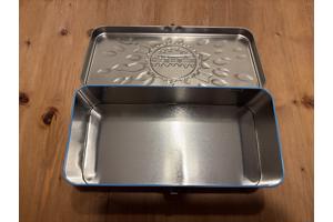 Lipton postcodeloterij blik rechthoekig reliëf deksel met sl