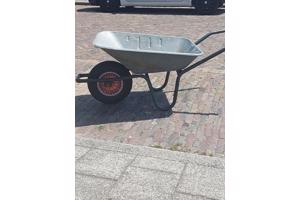 kruiwagen verzinkt in goede staat