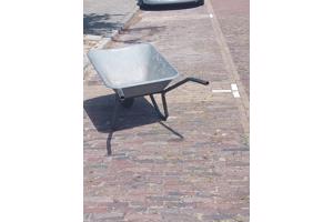 kruiwagen verzinkt in goede staat