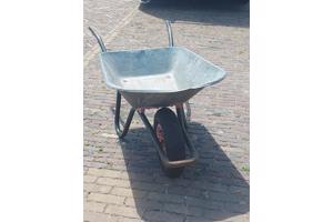 kruiwagen verzinkt in goede staat