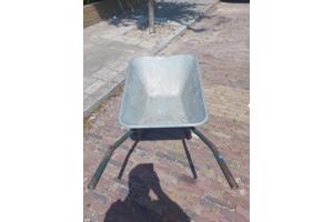 kruiwagen verzinkt in goede staat