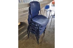20 Stapelbare stoelen