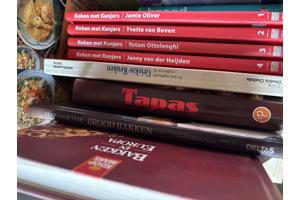 Kookboeken/kooktijdschriften/ etc. Totaal ca 35 st.