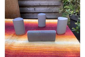 Versterker met 5 boxen en bas-box