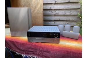 Versterker met 5 boxen en bas-box