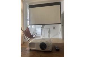 Epson EH-TW7000 - 4K beamer - almost new - home cinema