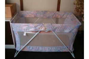 Opvouwbaar kinderbedje met matras 120 x 60