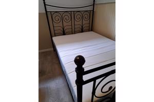 2 persoons bed met lattenbodem